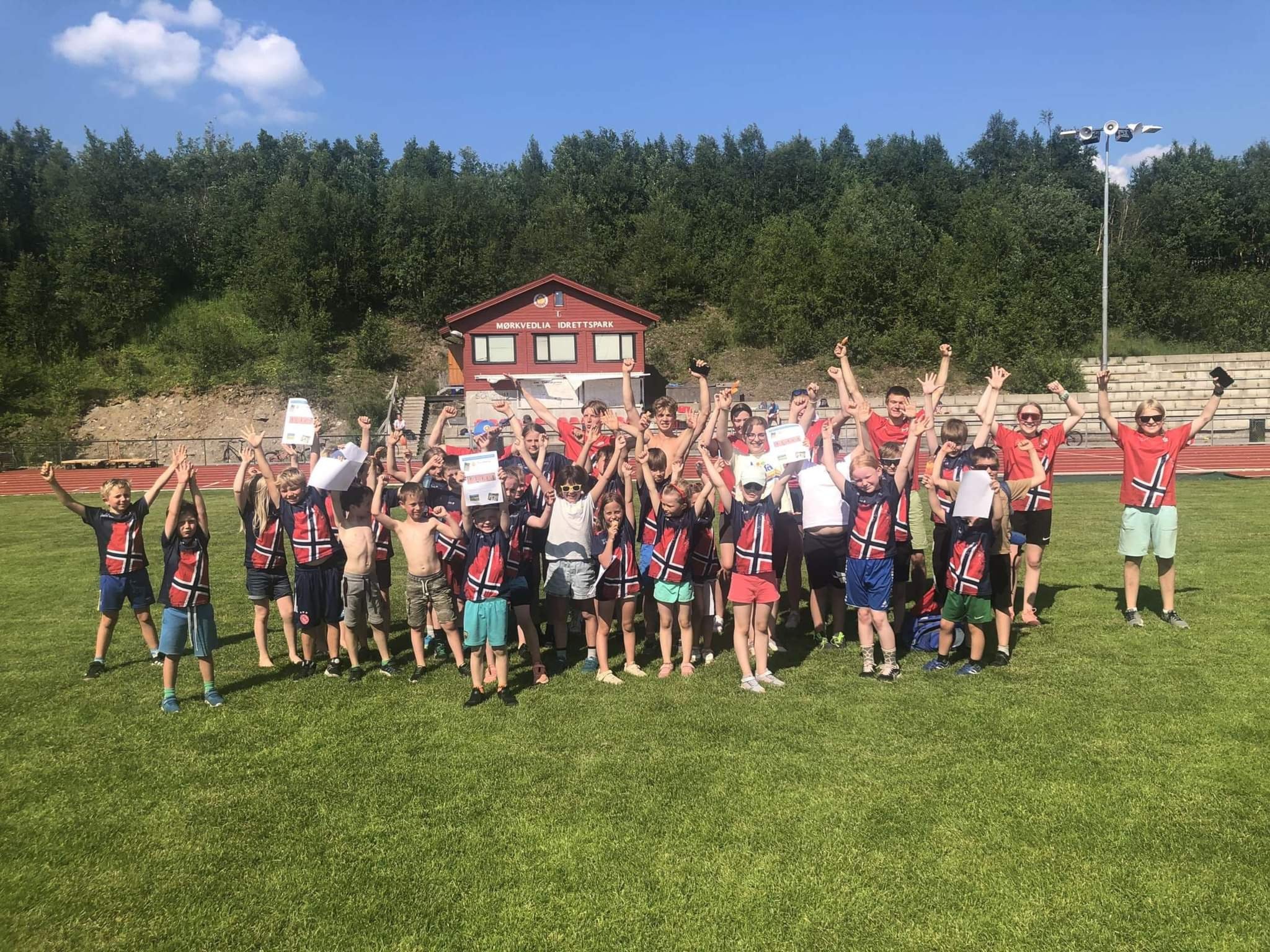 Friidrettsskole i sol og sommer